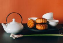 Mooncakes and a tea pot